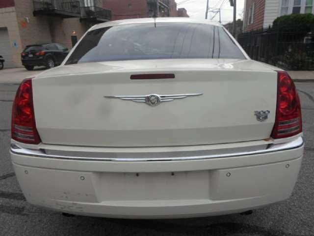 2008 Chrysler 300 C HEMI 4dr Sedan